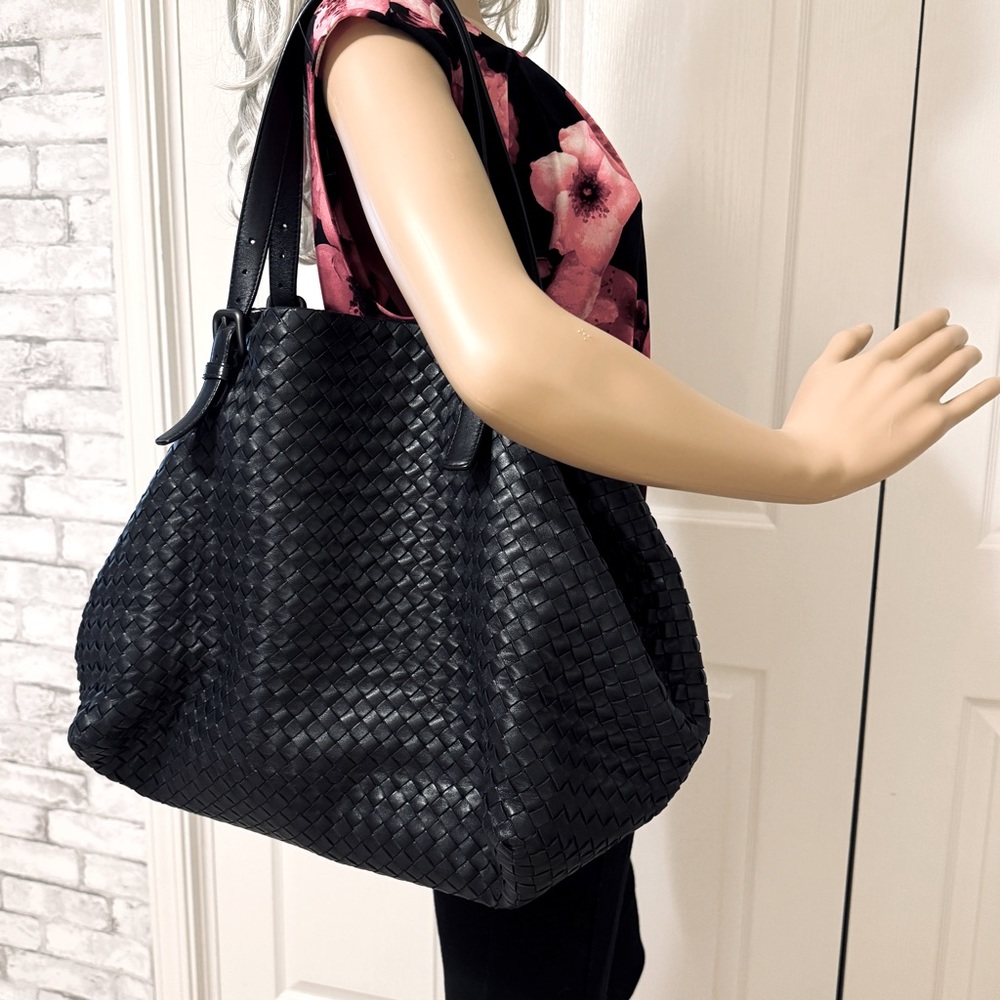 Bottega Veneta Large A-Shape Woven Intrecciato Black Tote Handbag - Picture 2 of 14